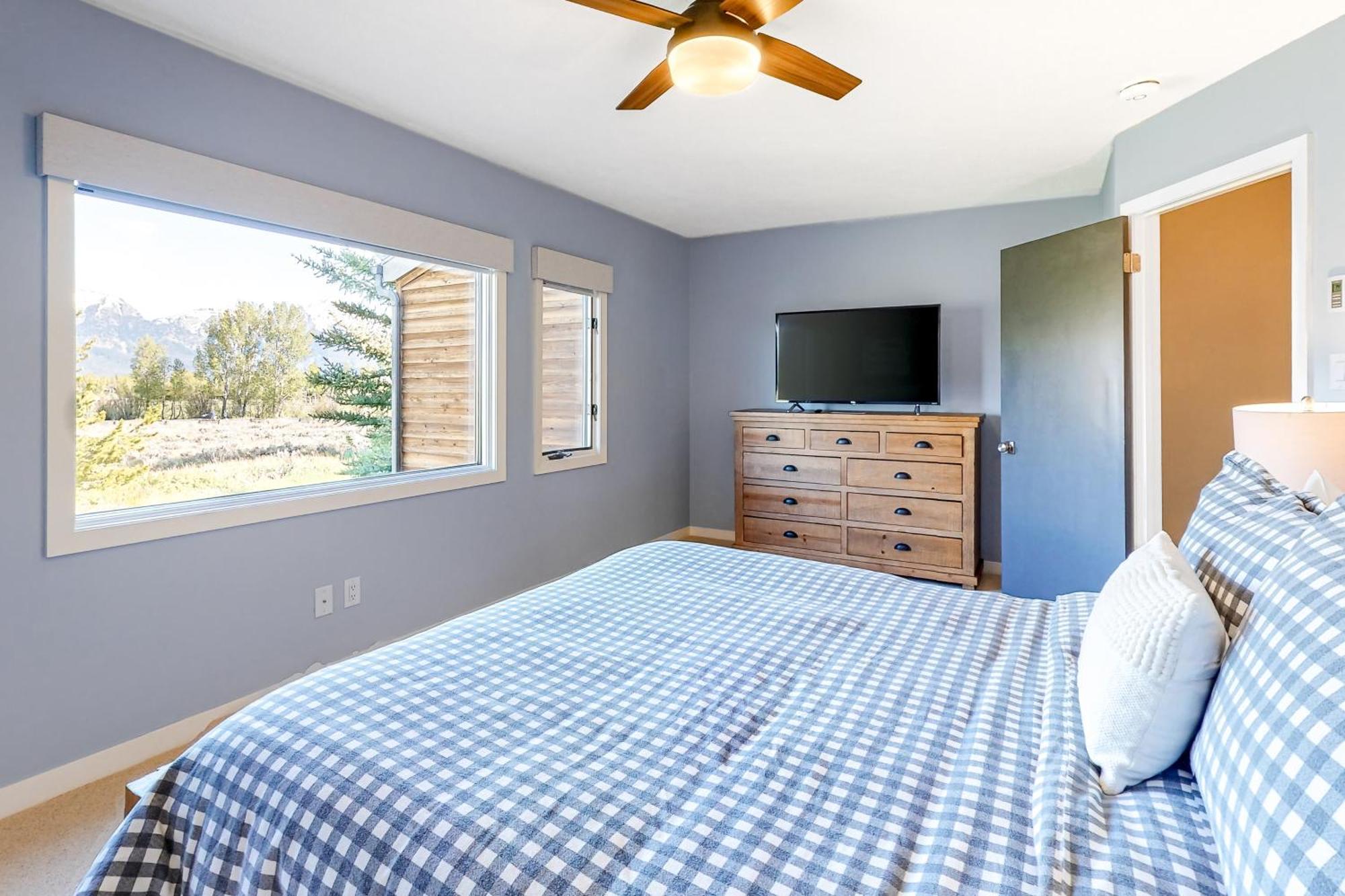 Glacier Jackson Room photo