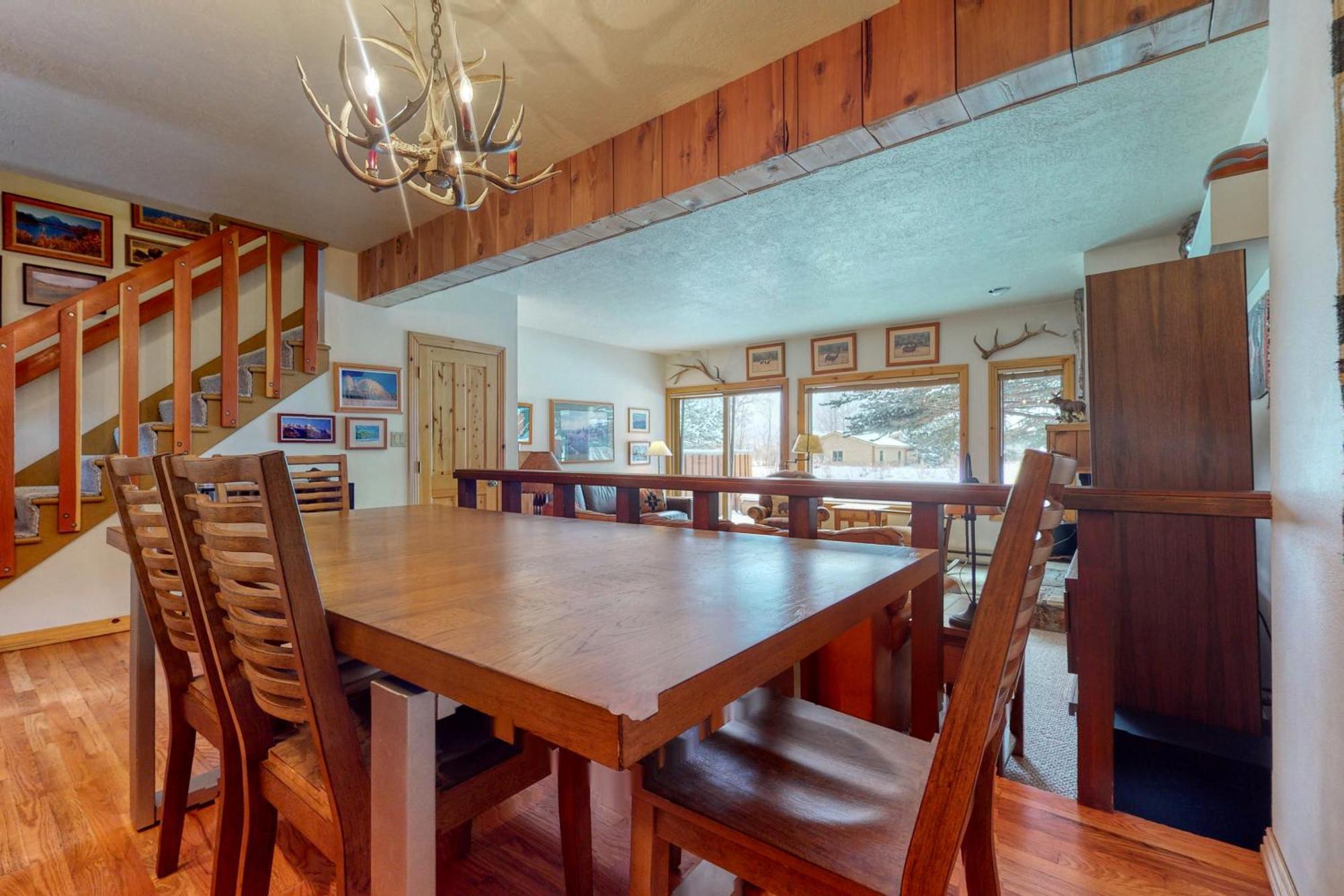 Glacier Jackson Room photo